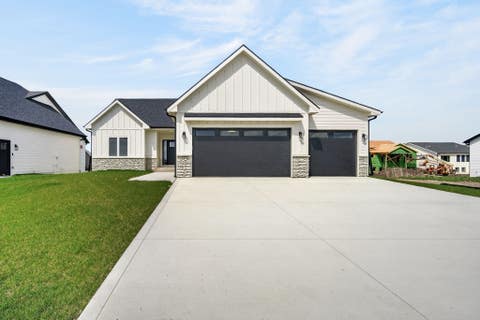 Homes For Sale - 17331 Brookview Drive<br/> Urbandale, IA 50323