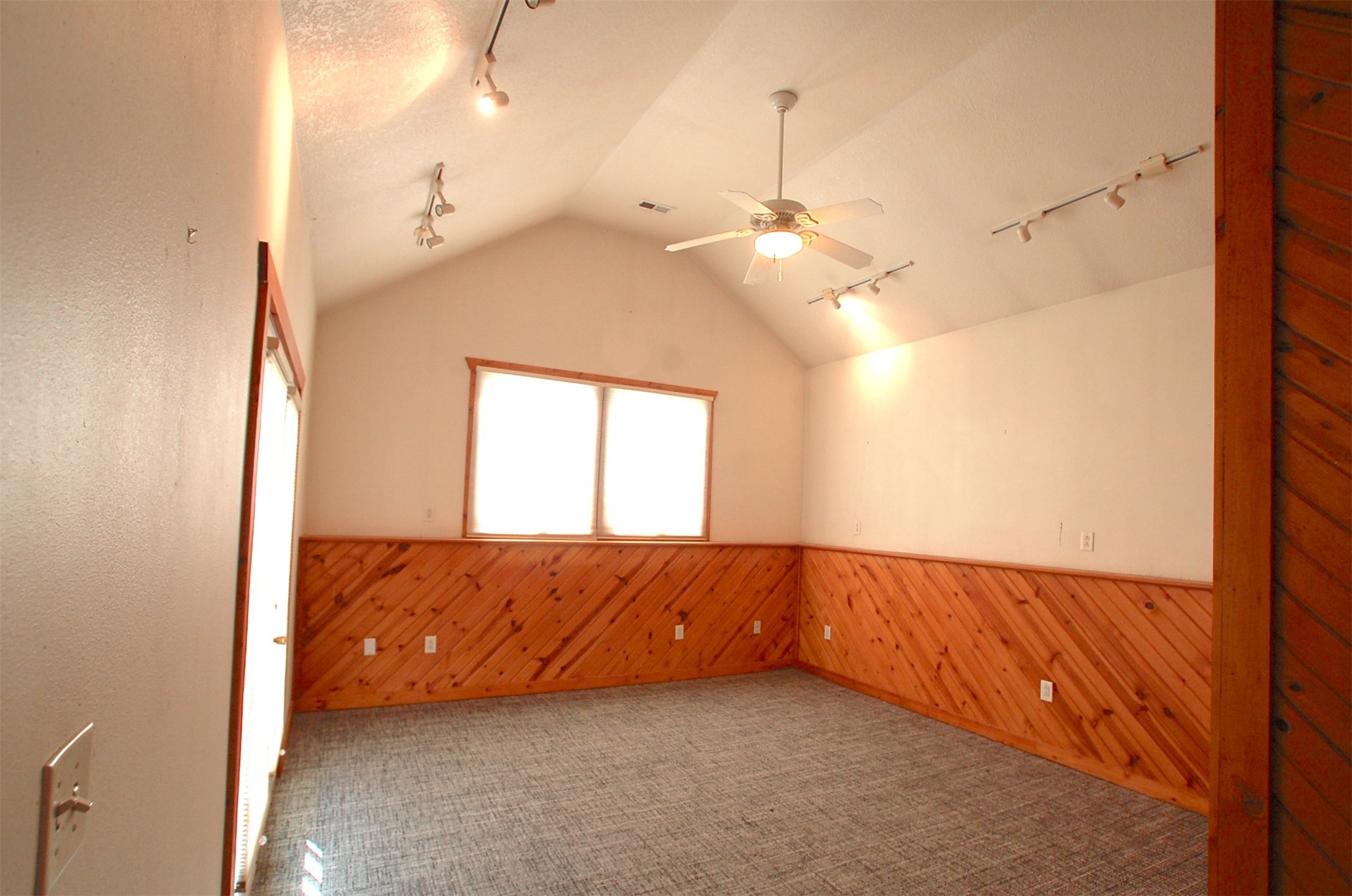 217 E Franklin Street, Lacona, Iowa image 3