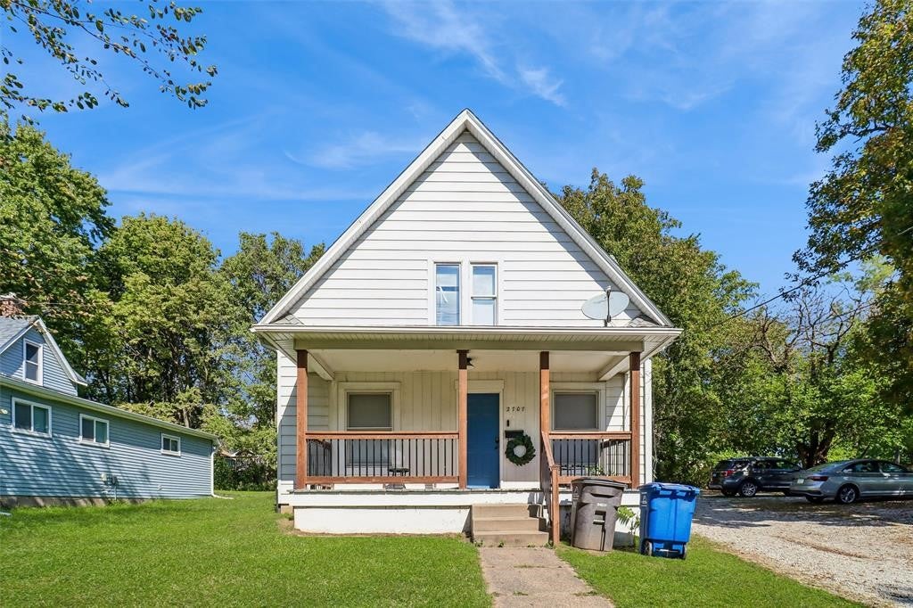2705 College Avenue