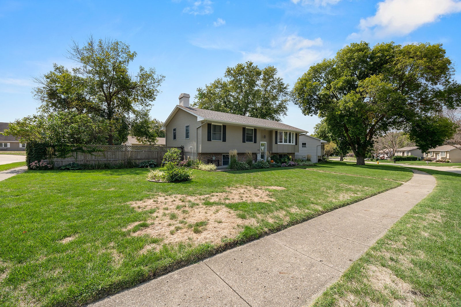 808 Ashwood Drive, Norwalk, Iowa image 2