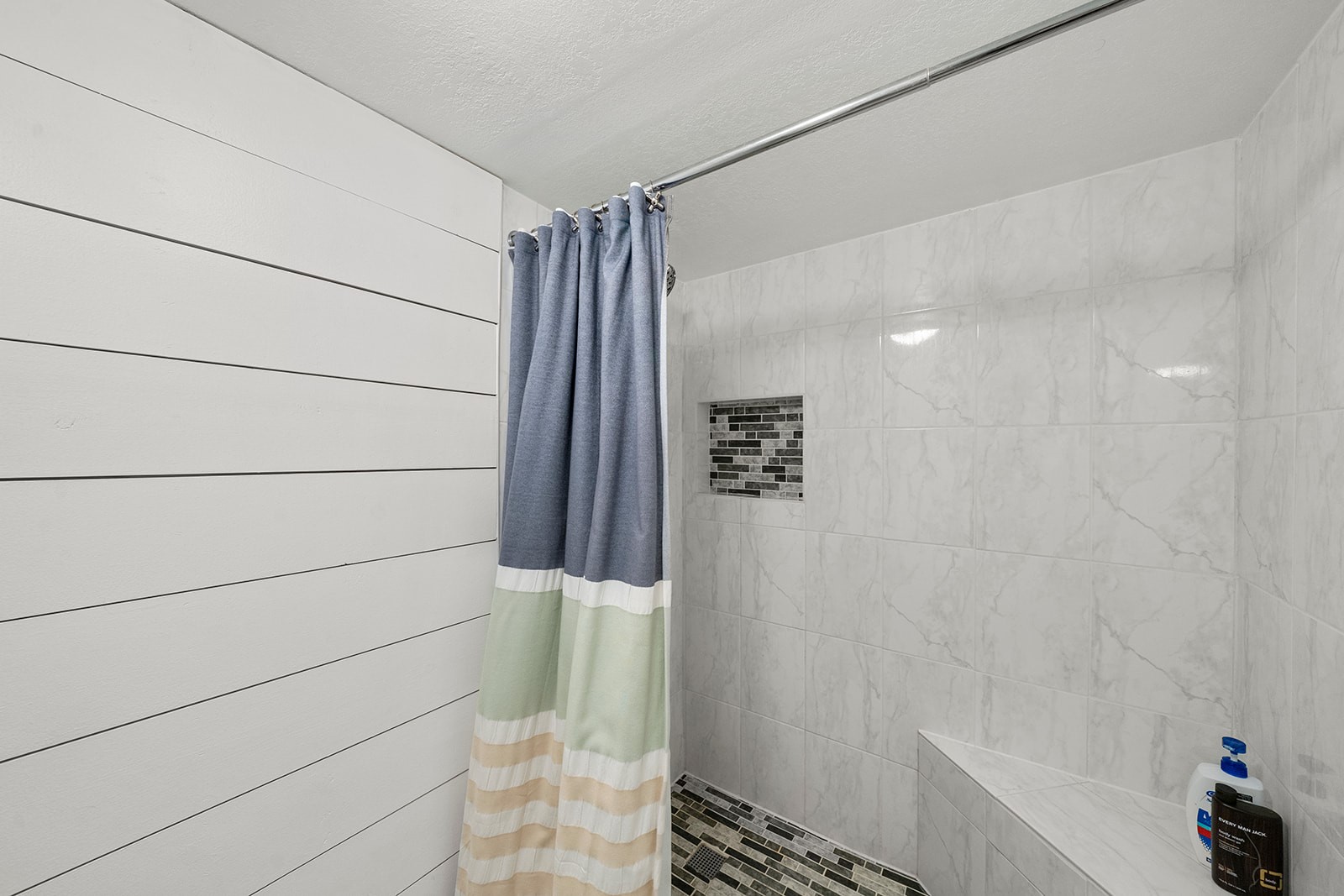 808 Ashwood Drive, Norwalk, Iowa image 20