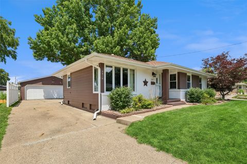 Homes For Sale - 3917 Merced Street<br/> Polk County, Des Moines, IA 50310