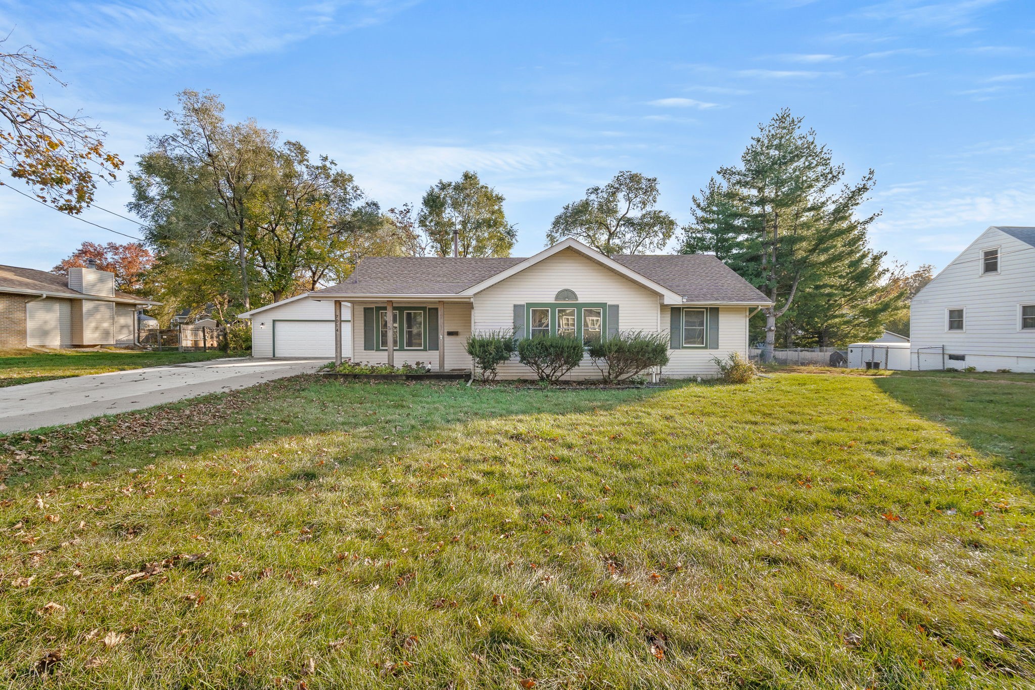 7014 Oliver Smith Drive, Urbandale, Iowa image 1