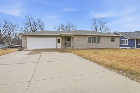 305 Independence Street Pella IA 50219