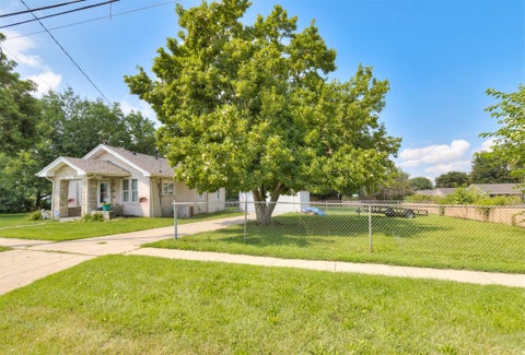 Homes For Sale - 920 Hartford Avenue<br/> Des Moines, IA 50315