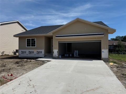 Homes For Sale - 4447 SW 23rd Street<br/> Des Moines, IA 50321