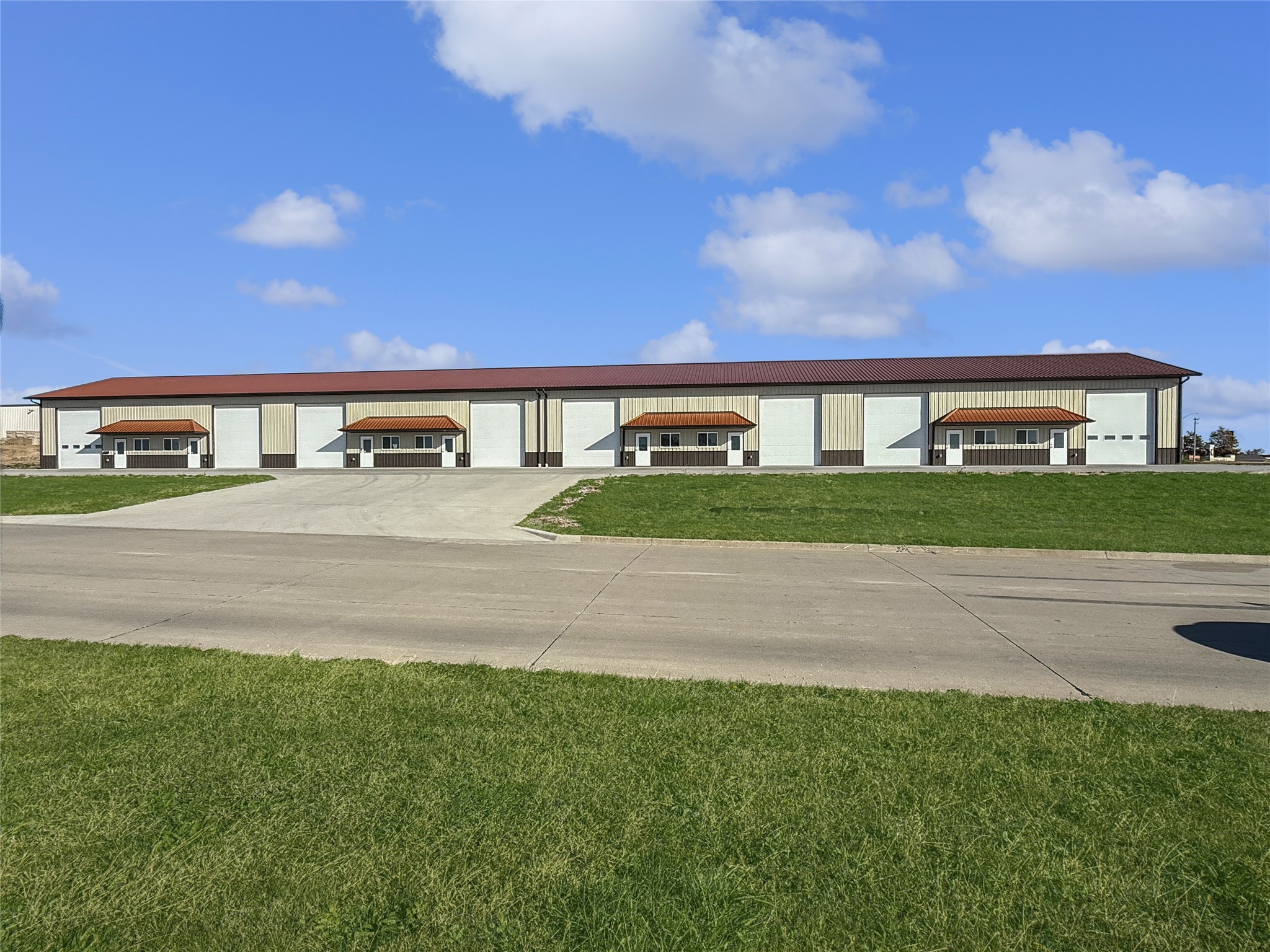 Photo 1 of 10 — 606 Stagecoach Road 7, Grinnell, IA 50112