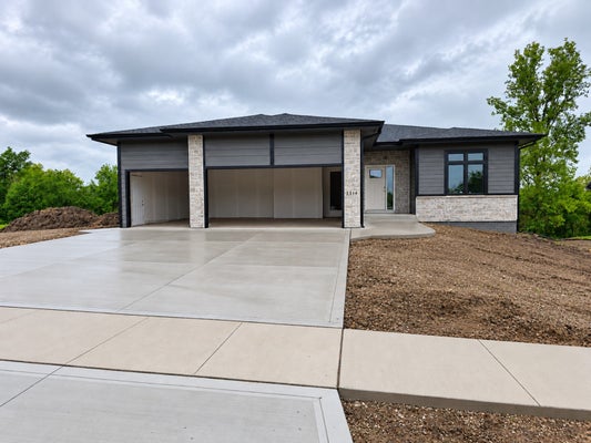 2319 N 8TH CT, INDIANOLA, IA 50125 - Image b152b17c198349dbc1cfcf54ece5bd97/390583107