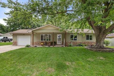 Homes For Sale - 805 Roosevelt Street<br/> Polk City, IA 50226