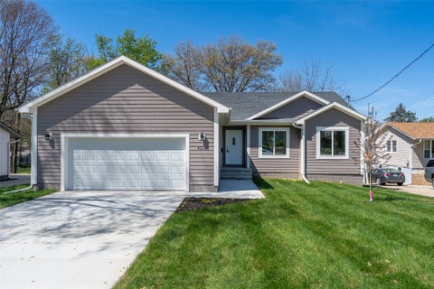 Homes For Sale - 4026 Glover Avenue<br/> Des Moines, IA 50315