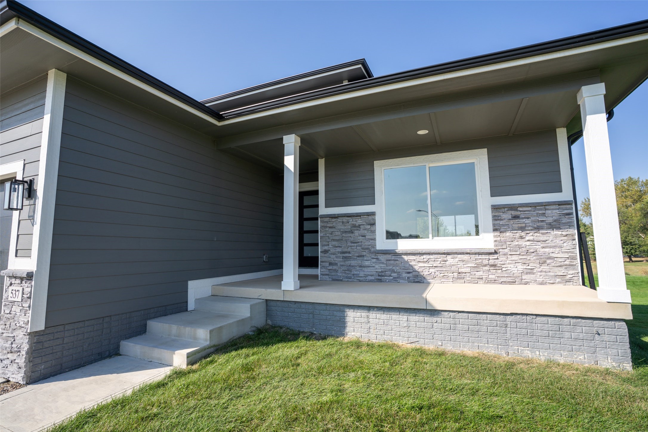 537 SE Walnut Woods Drive