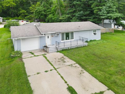 301 N 9th Street Eddyville IA 52553