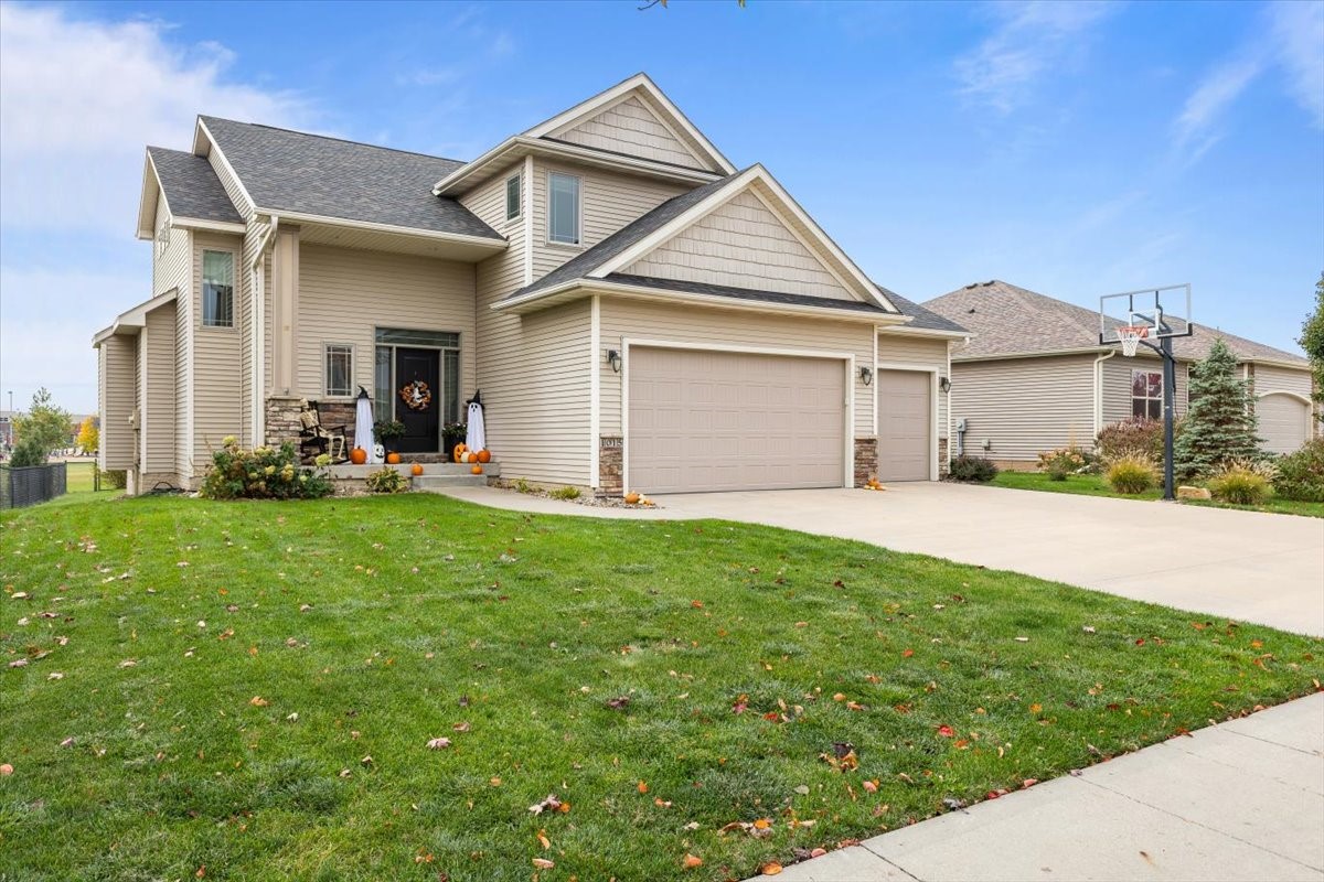 1015 NW Reinhart Drive