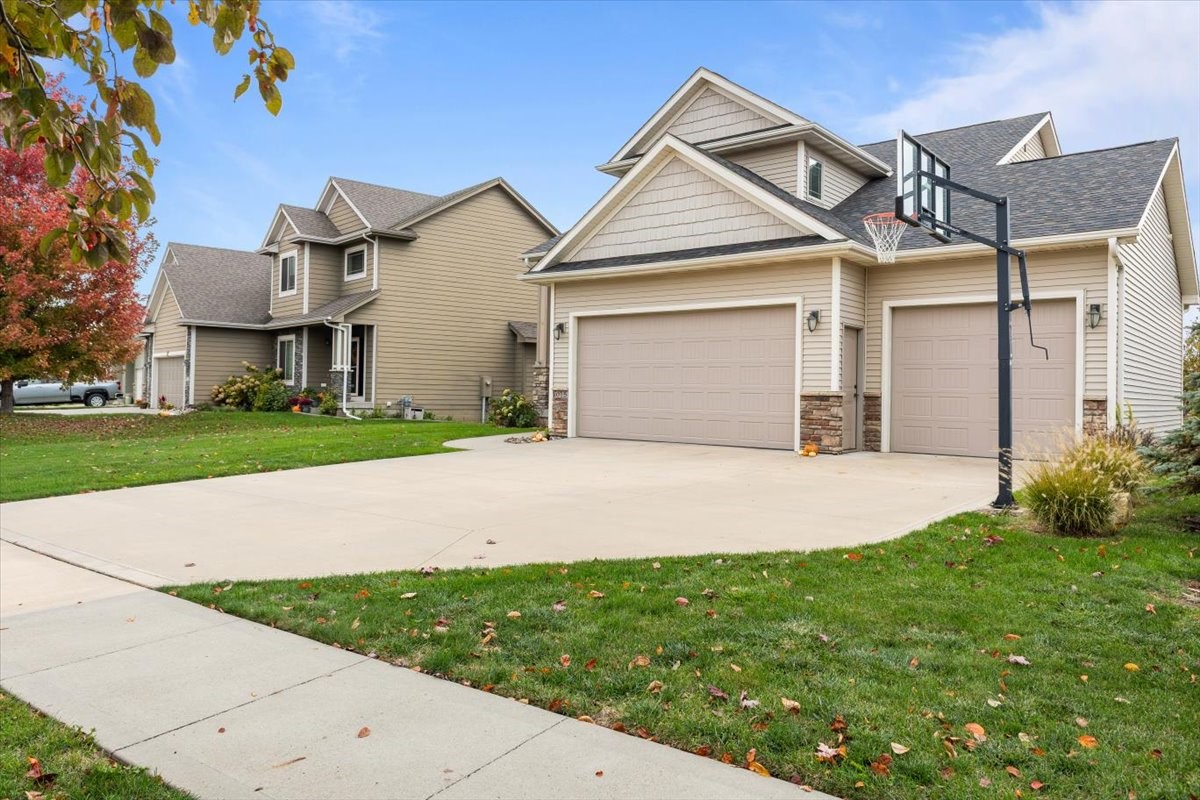 1015 NW Reinhart Drive