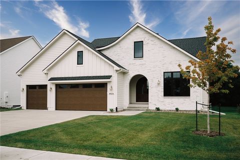 Single Family Residence in Johnston IA 8024 106th Court.jpg