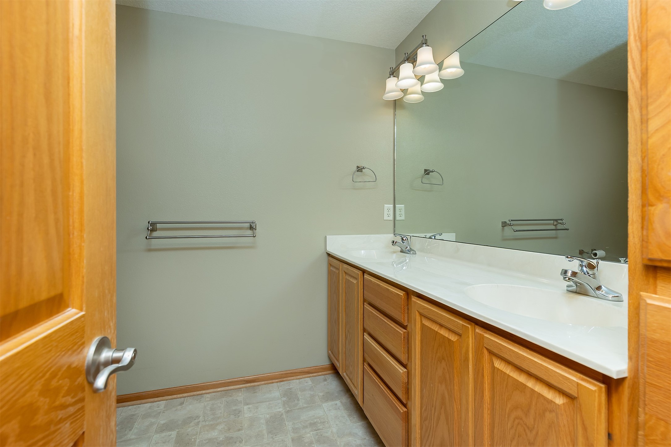 109 S 19th Court, Indianola, Iowa image 11