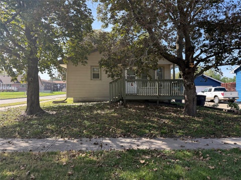 Homes For Sale - 1400 E 18th Street<br/> Des Moines, IA 50316