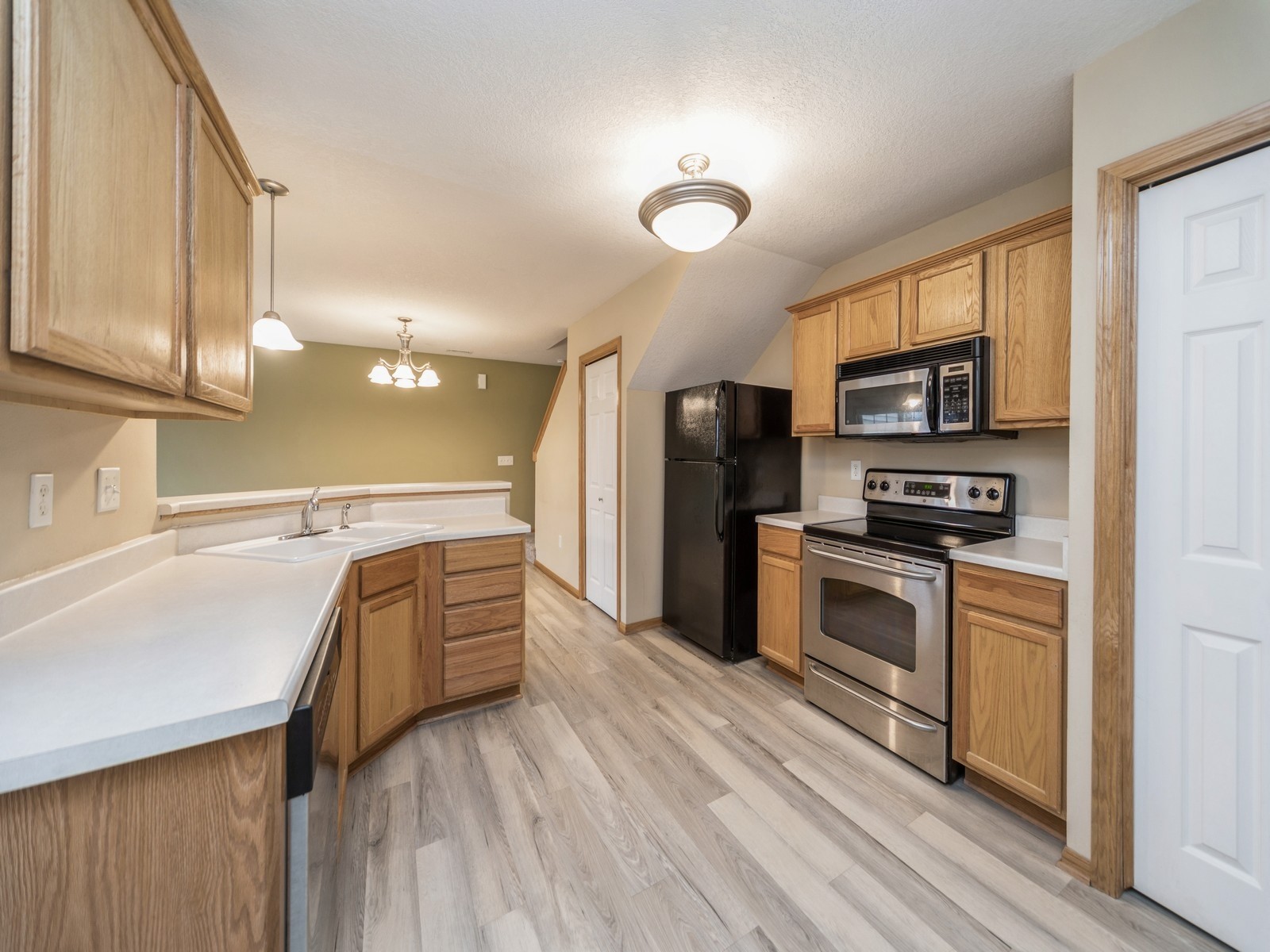 601 Orchard Hills Drive #1002, Norwalk, Iowa image 2