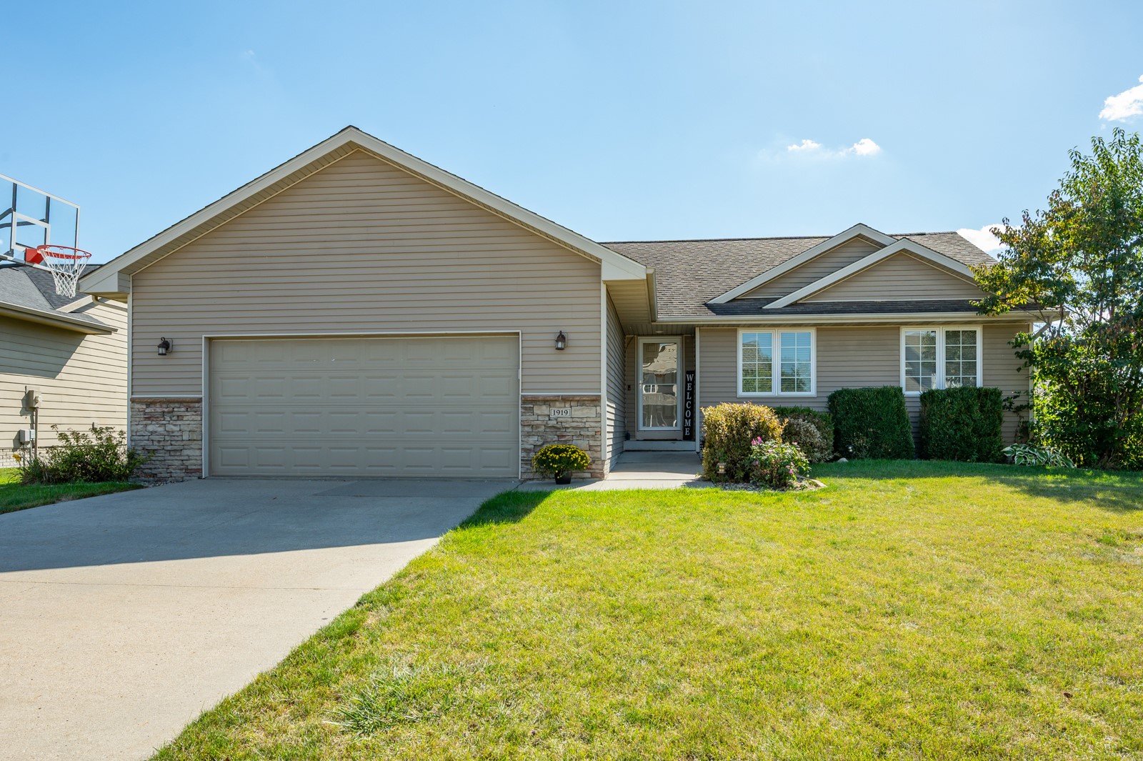 1919 NW Lakeside Drive