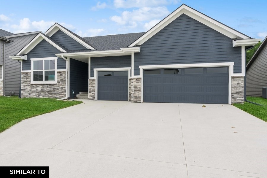 2595 SE Kettleridge Lane, Waukee, Iowa image 1