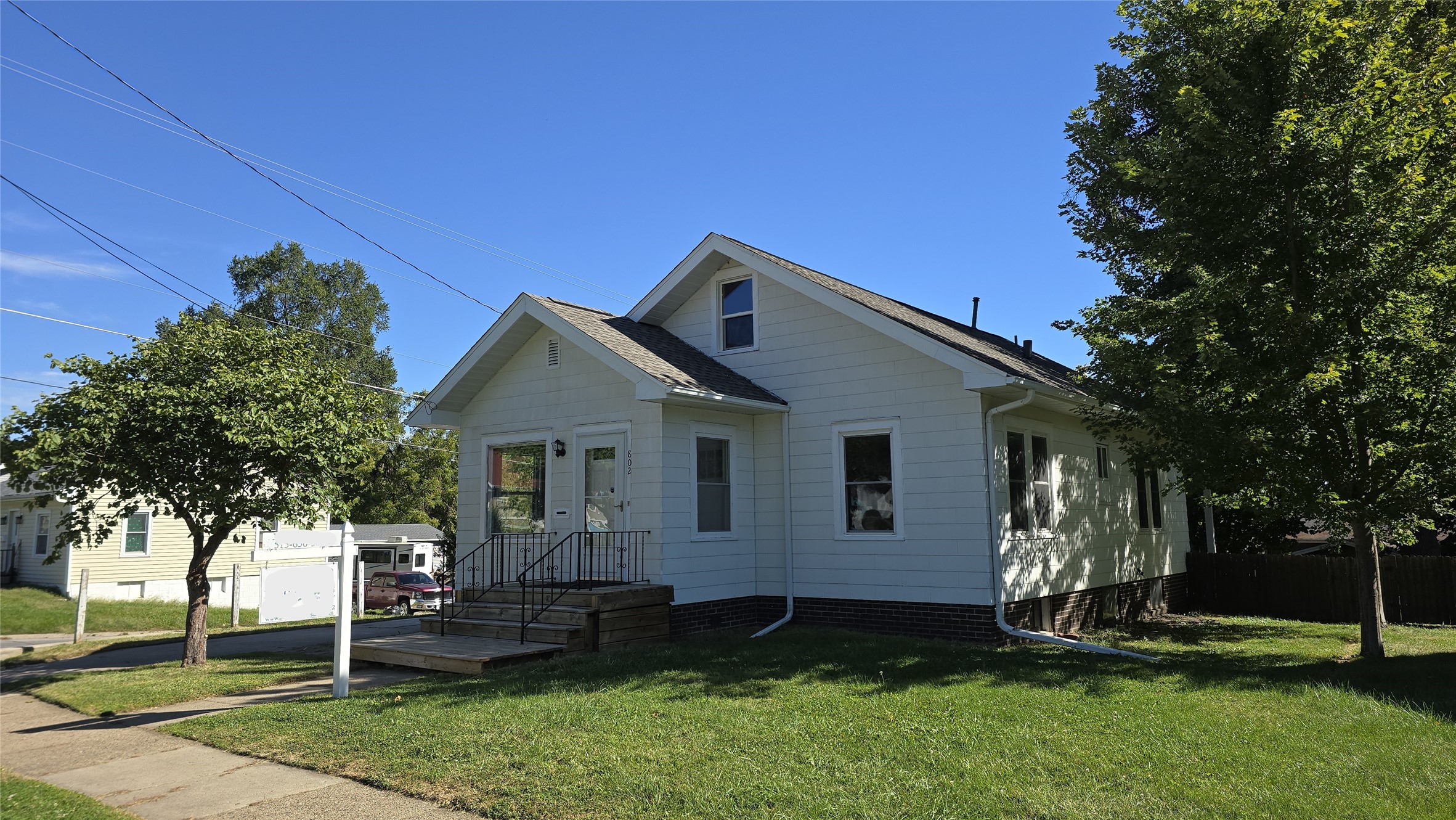 802 W 4th Street, Newton, Iowa image 1