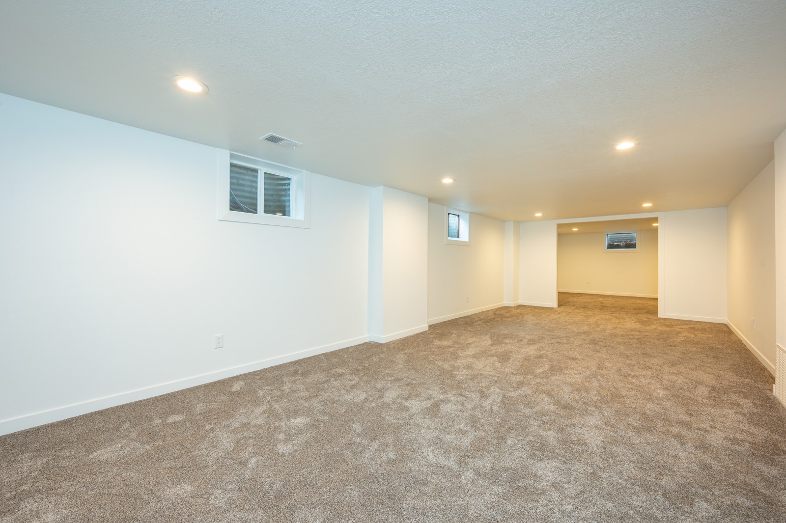 6815 Del Matro Avenue, Windsor Heights, Iowa image 23