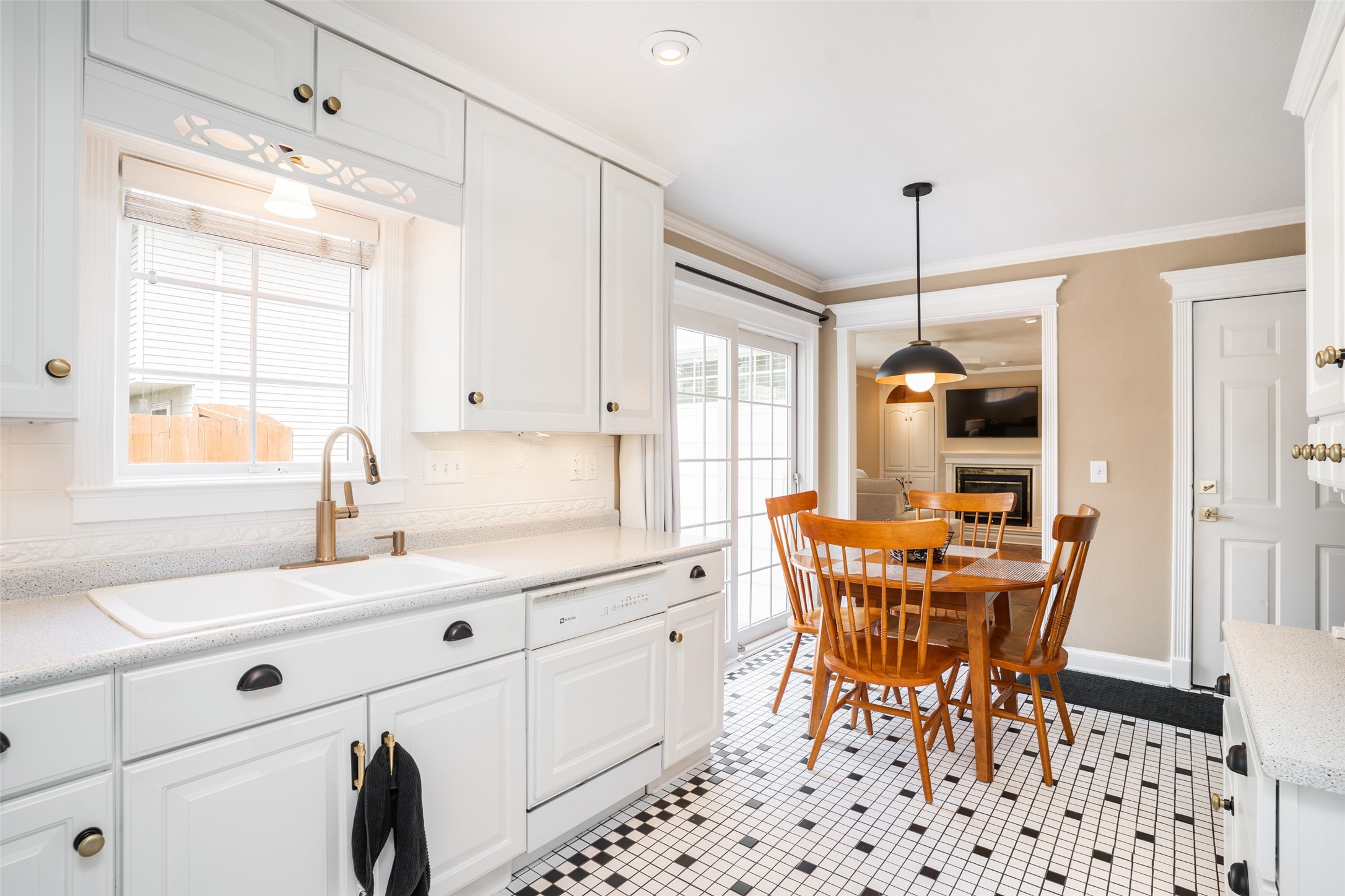 2403 Guenever Court, Altoona, Iowa image 11