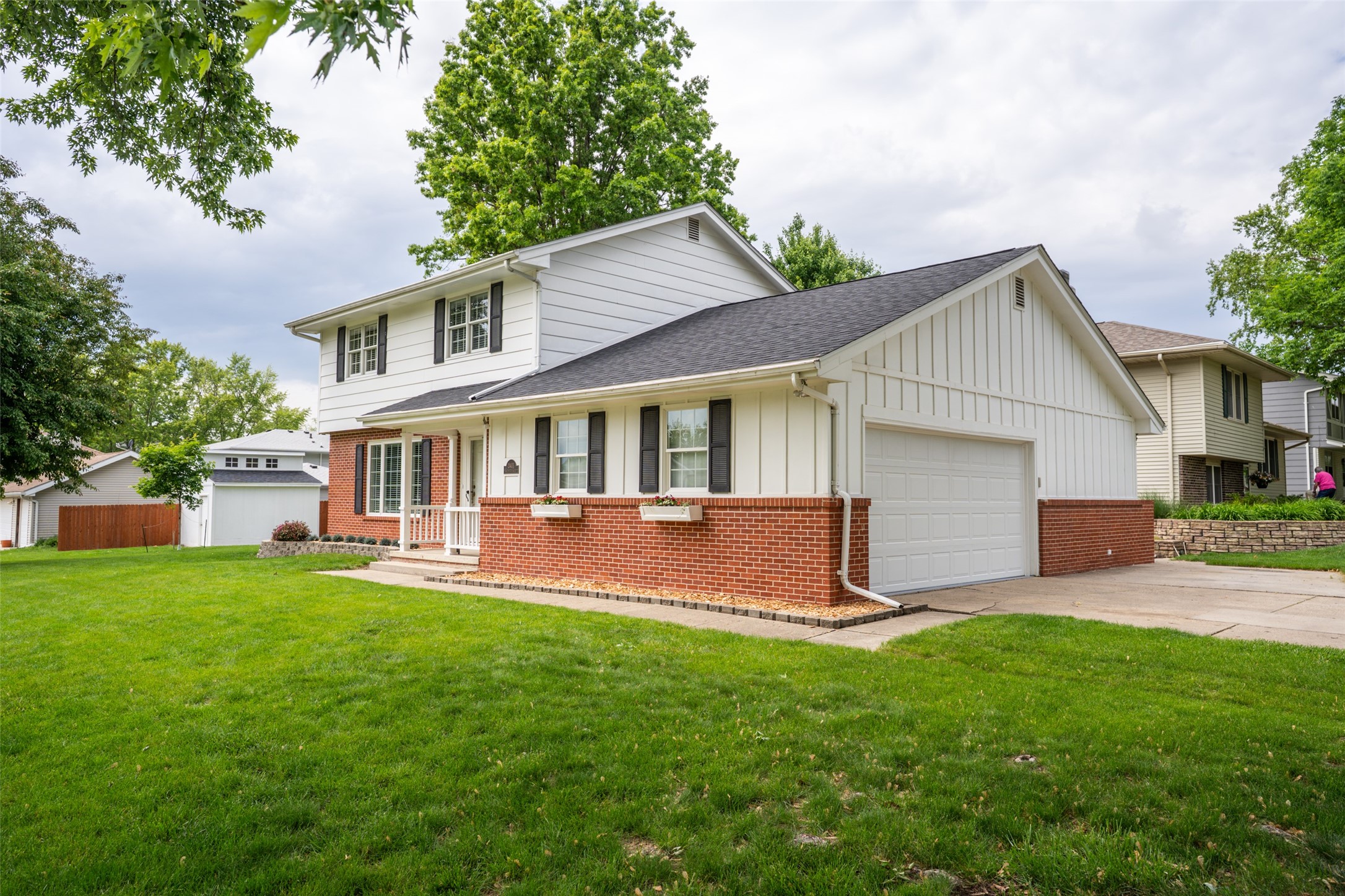 2403 Guenever Court, Altoona, Iowa image 3