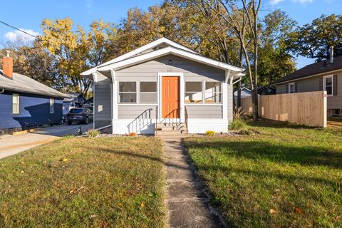 Homes For Sale - 1141 Douglas Avenue<br/> Des Moines, IA 50313
