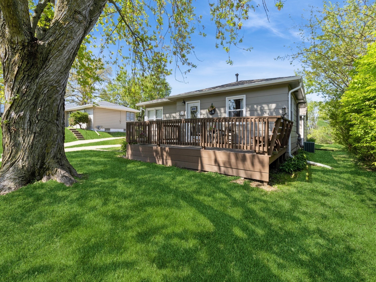 925 1st Street, Newton, Iowa image 1