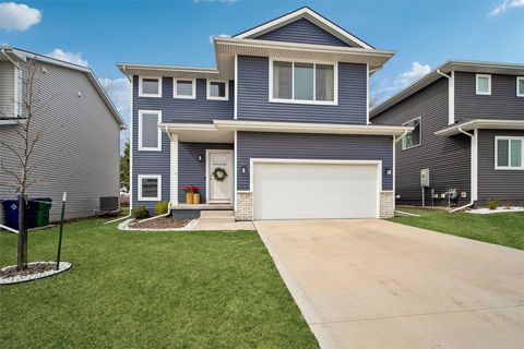 Homes For Sale - 4724 167th Street<br/> Dallas County, Urbandale, IA 50323