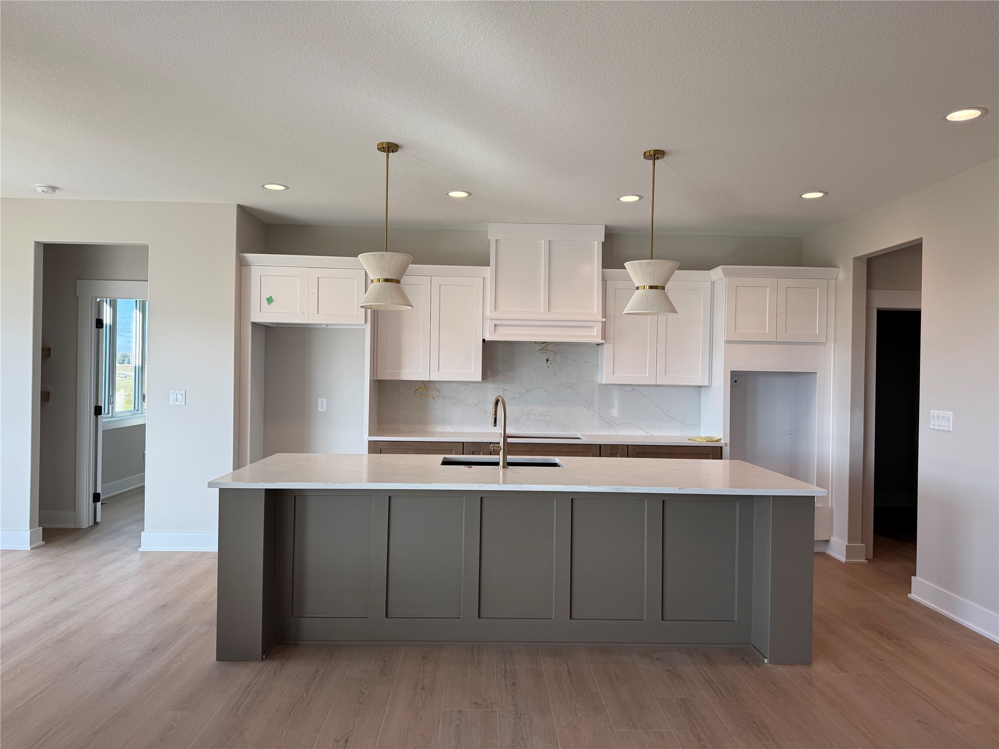 830 NW Sandy Hollow Circle