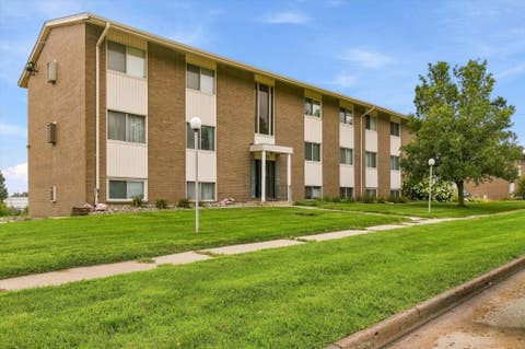 Condo For Sale - 4213 62nd Street #6<br/> Urbandale, IA 50322
