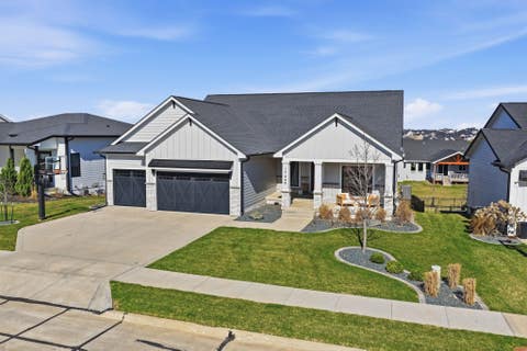 Homes For Sale - 17449 Aurora Drive<br/> Dallas County, Clive, IA 50325