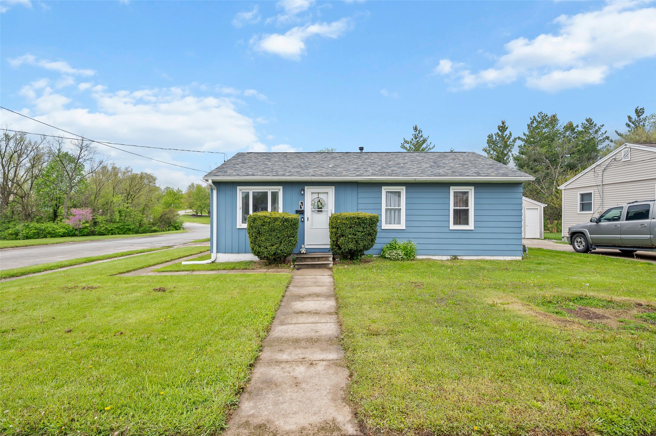 519 E 19th Street, Newton, Iowa image 1