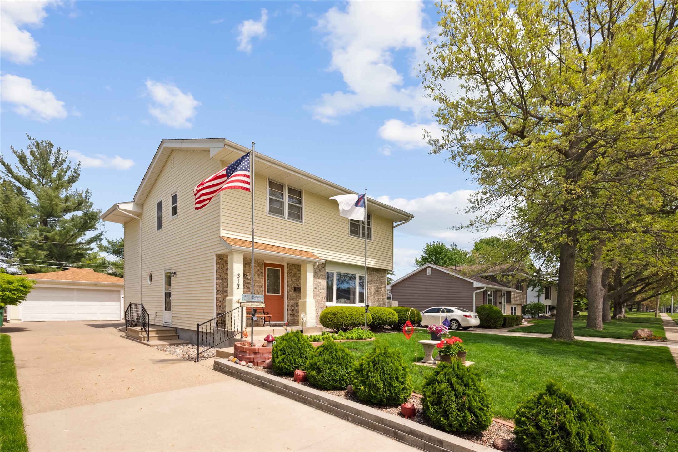 313 9th Street, Altoona, Iowa image 1