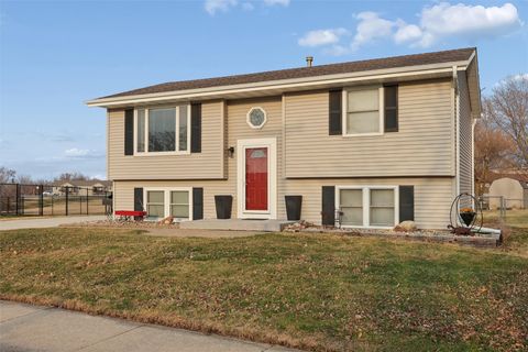 Homes For Sale - 702 Crestwood Drive<br/> Huxley, IA 50124