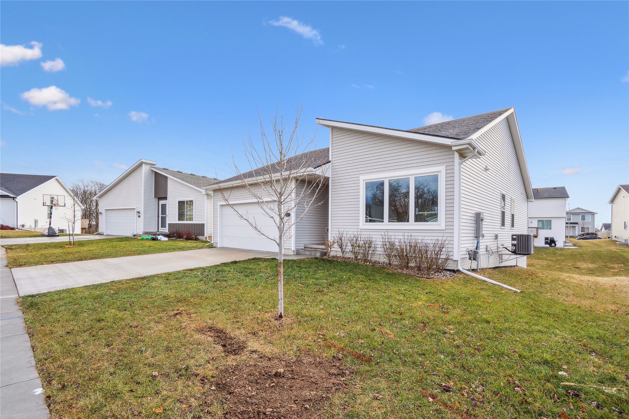 2371 River Meadows Circle, Des Moines, Iowa image 4