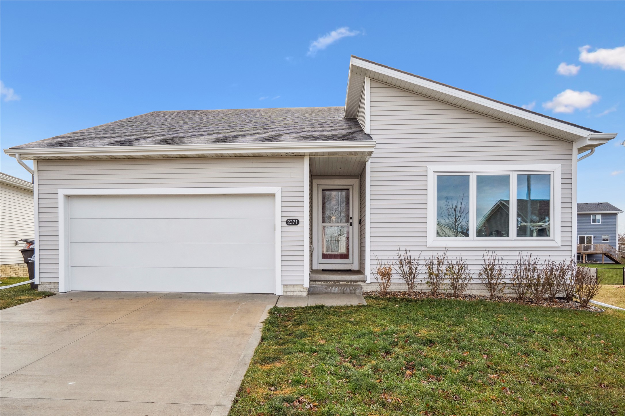 2371 River Meadows Circle, Des Moines, Iowa image 2