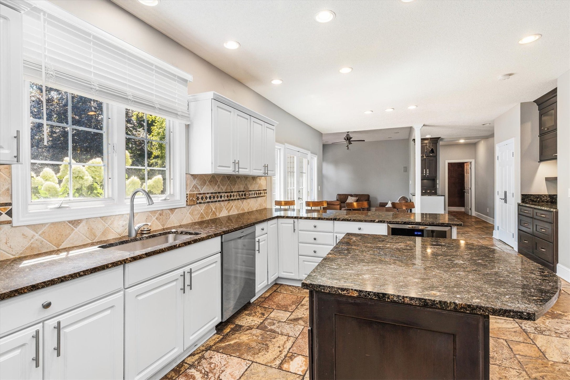 5749 Wentworth