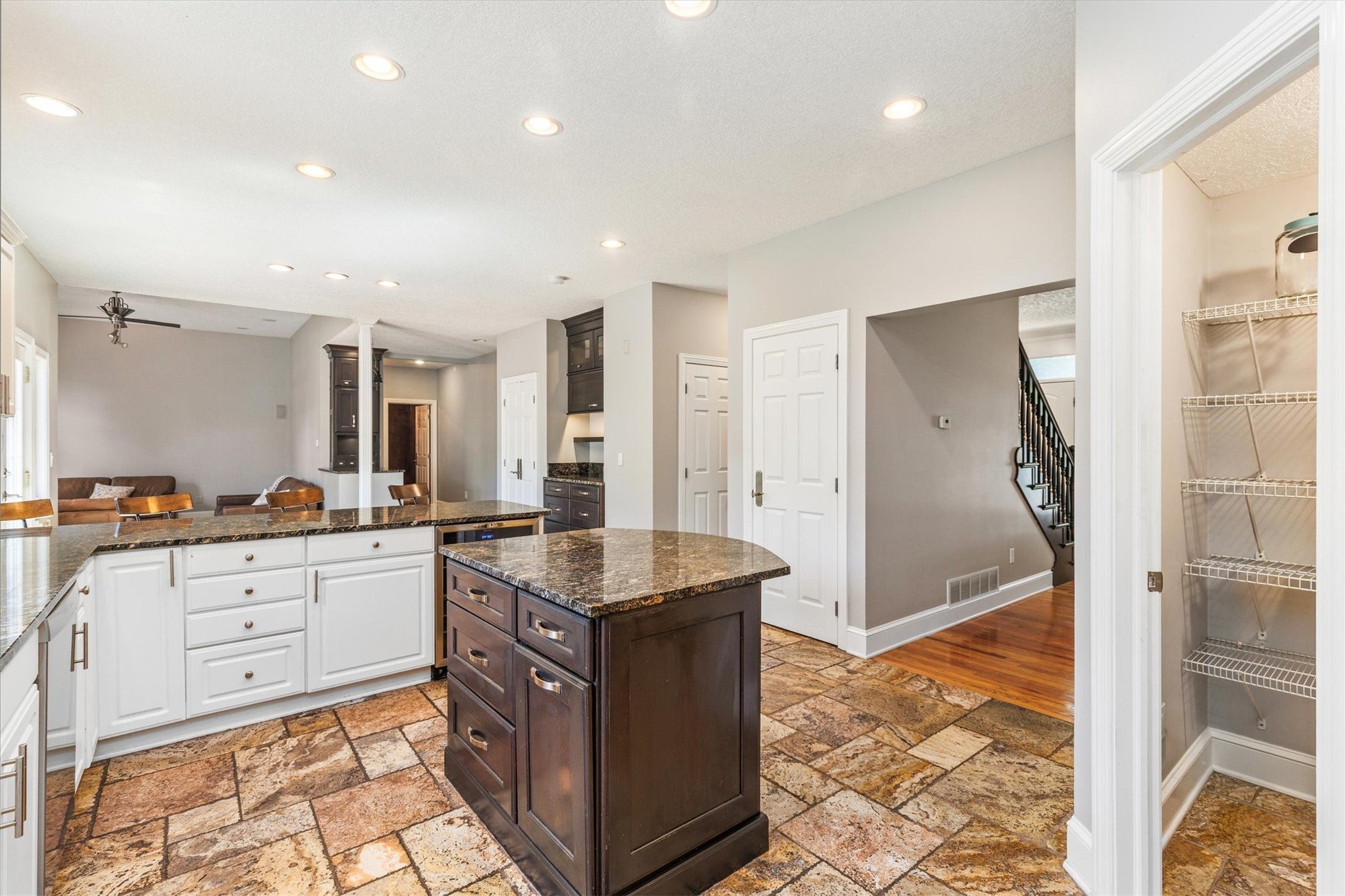 5749 Wentworth