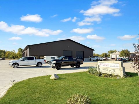 1911 NE 58th Avenue Des Moines IA 50313