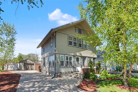 Homes For Sale - 504 4th Street<br/> West Des Moines, IA 50265