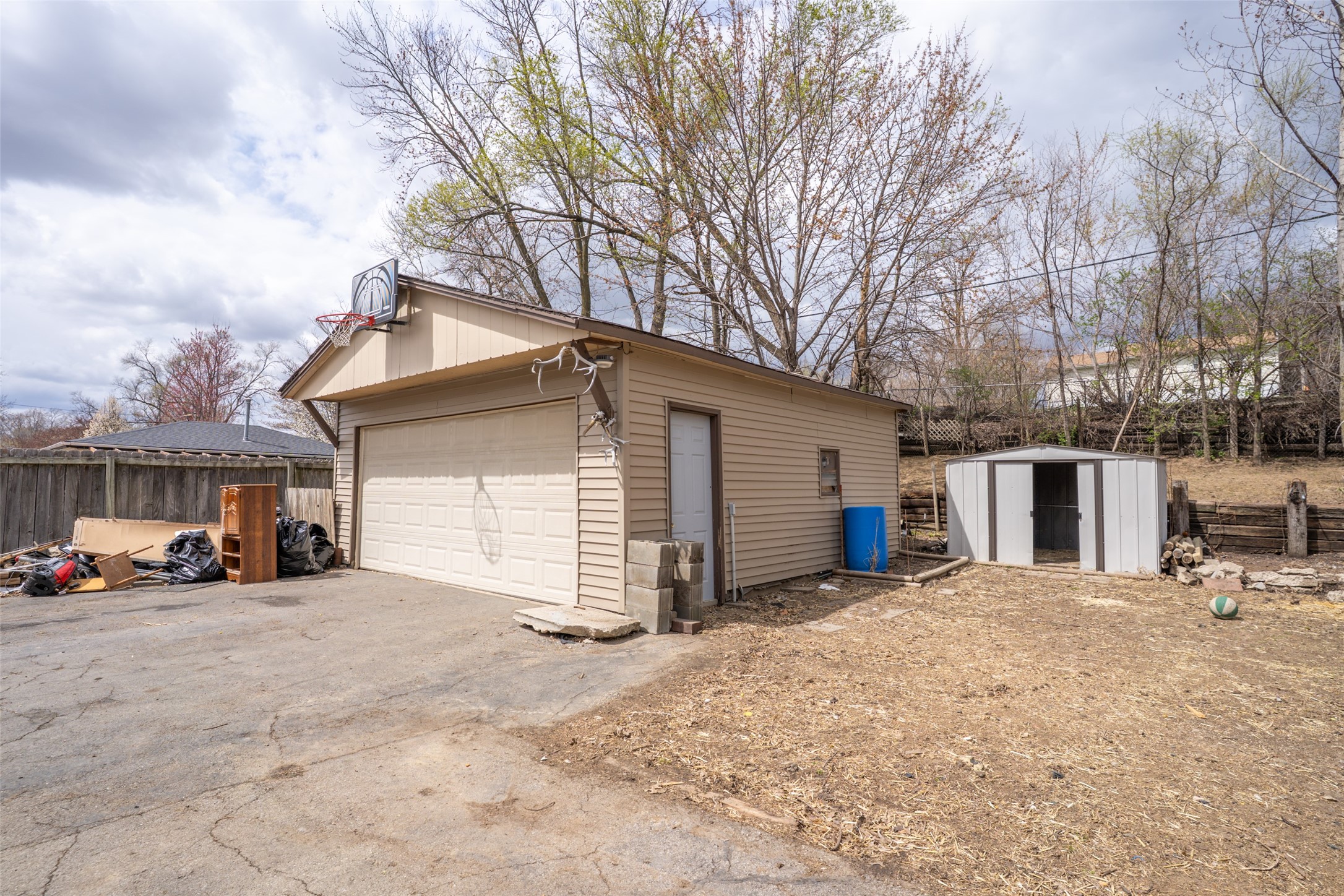 1009 Luster Lane, Des Moines, Iowa image 2