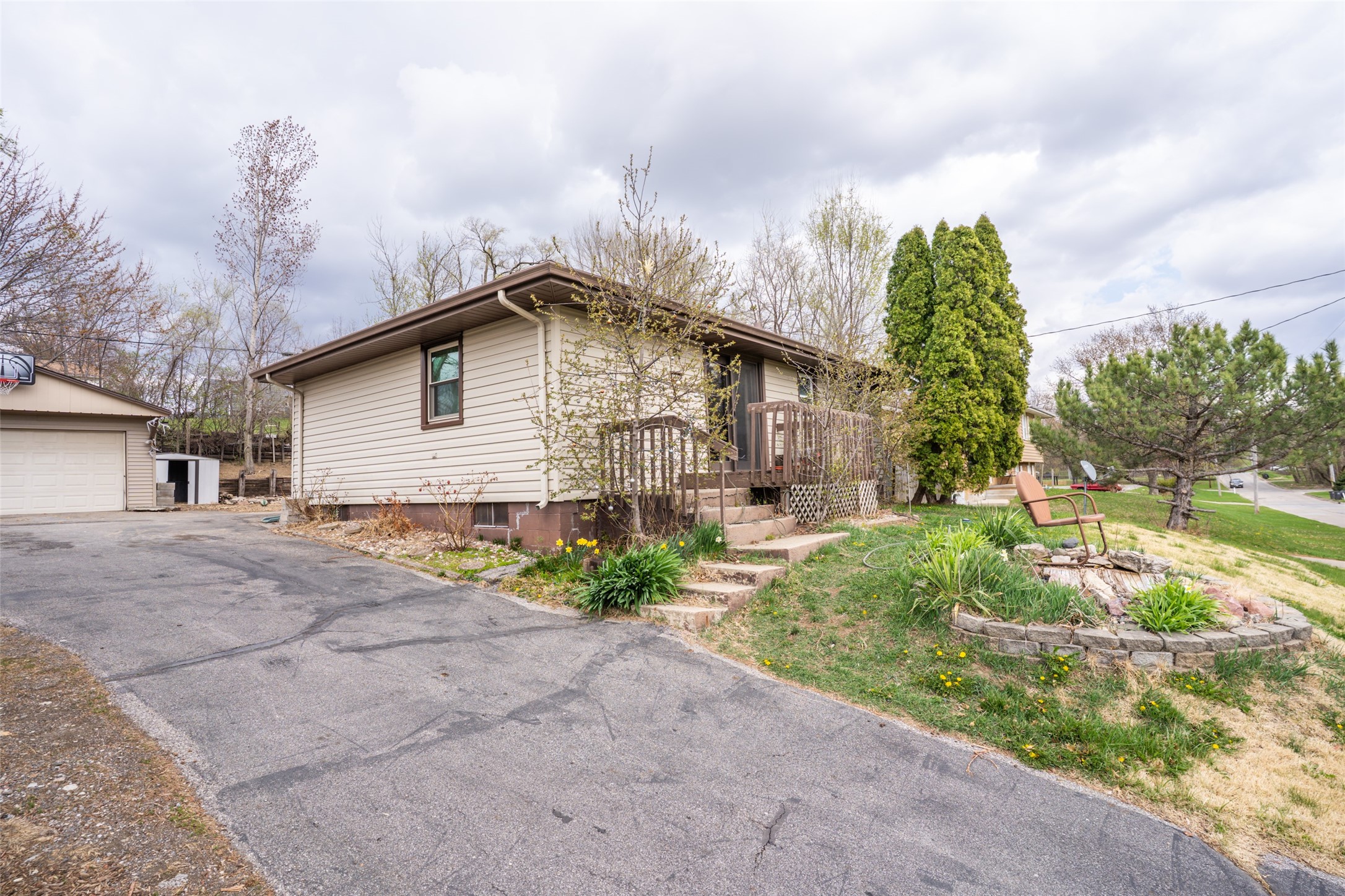 1009 Luster Lane, Des Moines, Iowa image 1
