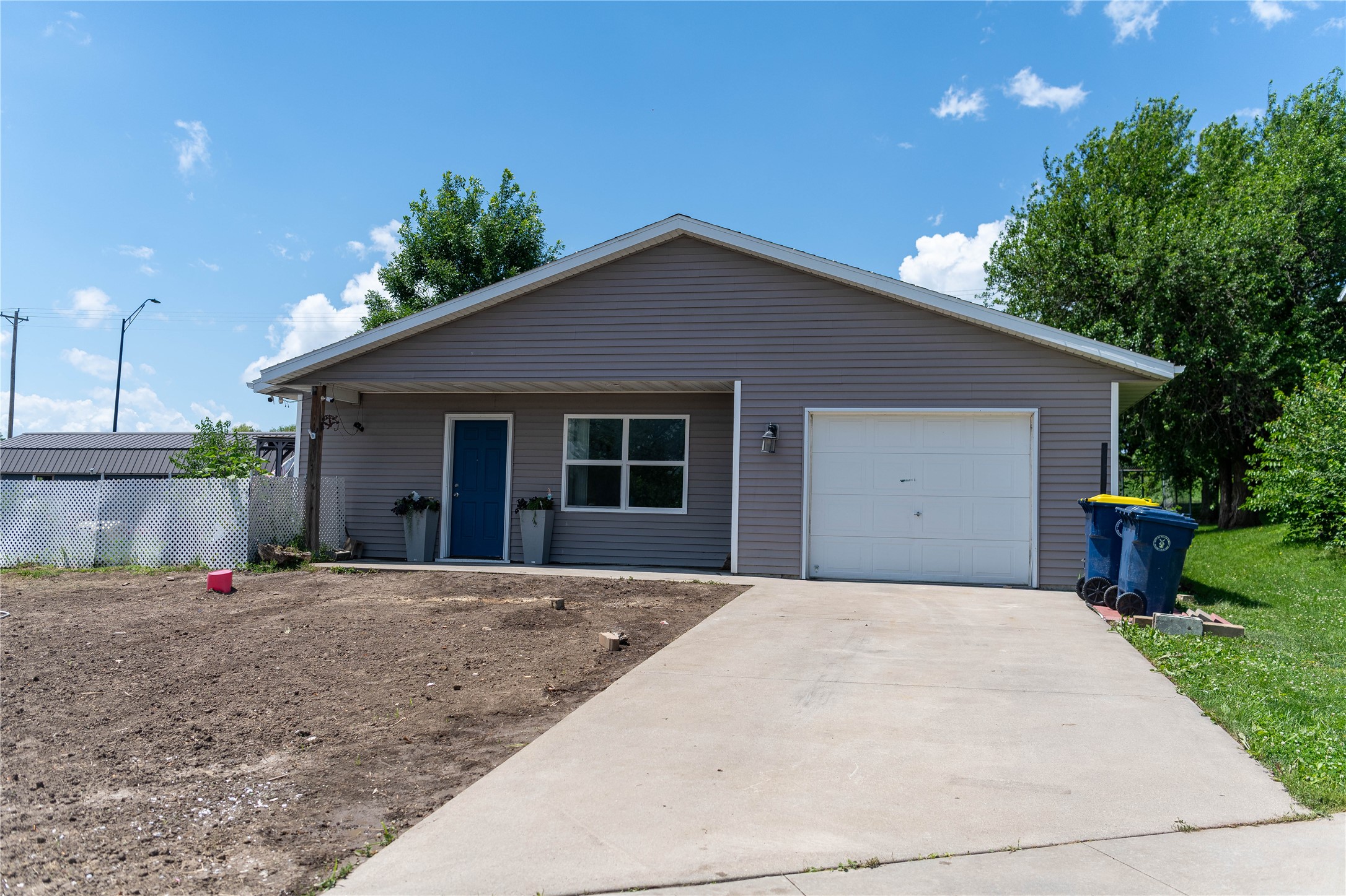 Photo 1 of 25 — 13 Brook Circle, Pella, IA 50219