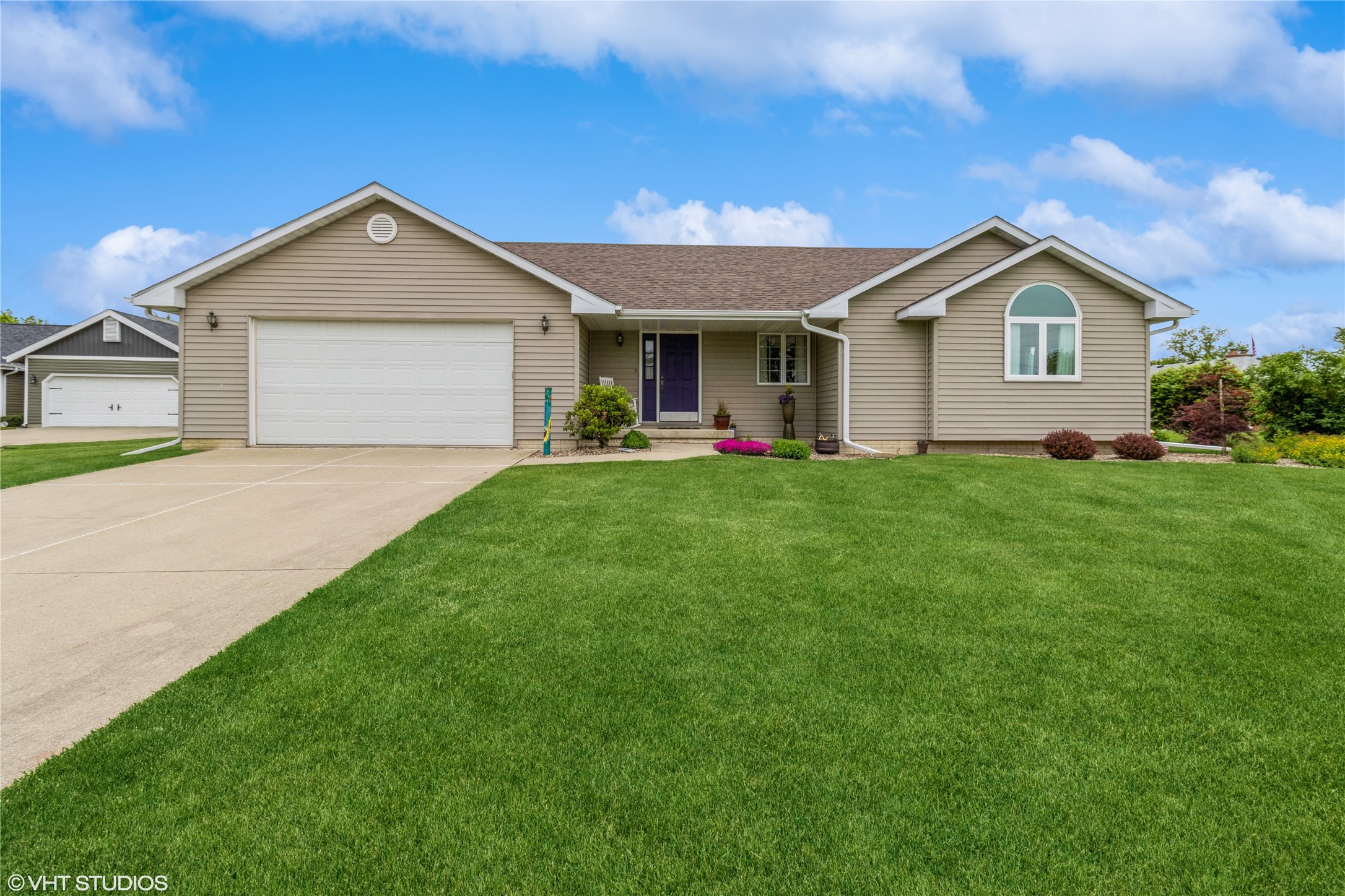 408 W 13th Street, Newton, Iowa image 1