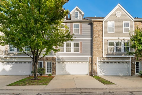 Condo For Sale - 327 NE Olivewood Drive<br/> Waukee, IA 50263