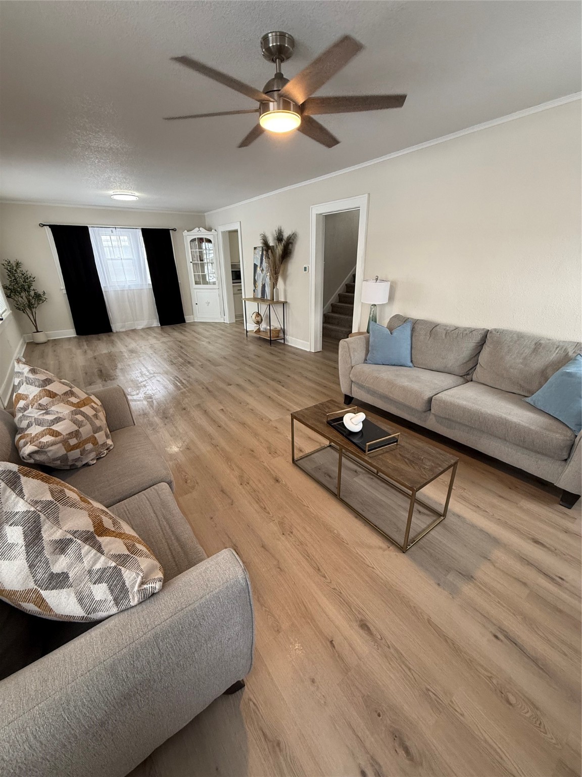 2711 Des Moines Street