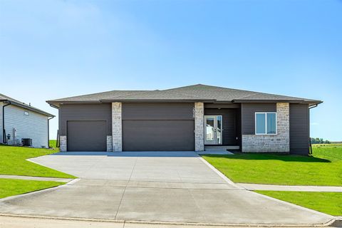 Homes For Sale - 2938 NW Beechwood Drive<br/> Grimes, IA 50111